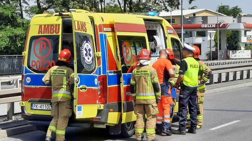 Zderzenie dwóch aut na alei Wojska Polskiego w Kaliszu. Jedna osoba poszkodowana. ZDJĘCIA