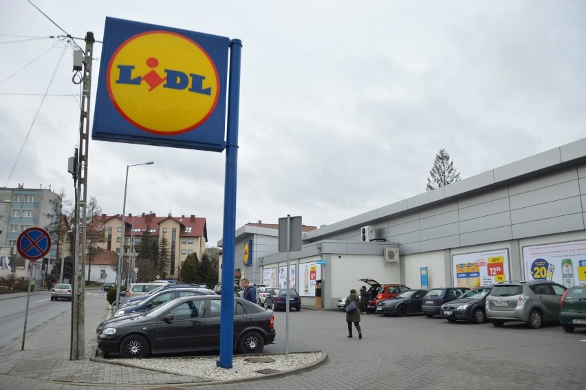 Bochnia. Lidl wprowadza ograniczenia w parkowaniu. Za postój bez biletu kara wyniesie 95 złotych [ZDJĘCIA] 4.02.