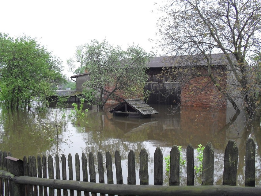 Chełm Mały podczas powodzi 2010