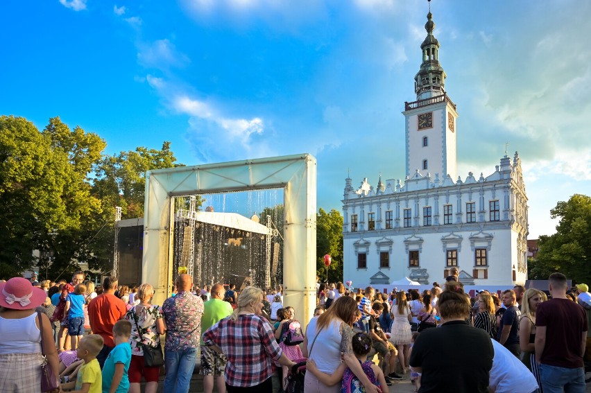 Koncert Sarsy i Baranovskiego w Chełmnie. Zobacz zdjęcia z imprezy "Wibracje letniego przesilenia"