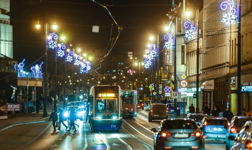 W mieście widać już piękne iluminacje świąteczne, które...