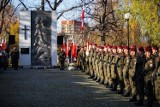 Obchody Święta Niepodległości w Bielsku-Białej. Kwiaty, śpiewanie Mazurka Dąbrowskiego, msza i apel pamięci