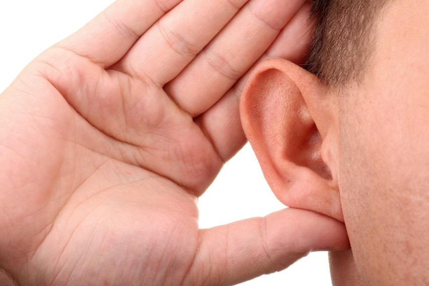 Niewyleczona grypa może powodować dotkliwy ból ucha (w...