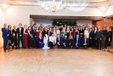 Niezwykły bal w Restauracji Baron w Izdebnie, czyli Studniówka 2023 maturzystów Zespołu Szkół w Sierakowie