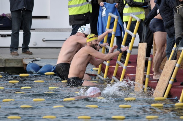 Gdynia to miasto, które przyciąga imprezy sportowe. Zdjęcie z 2015 z Mistrzostw Morsów w Pływaniu Ekstremalnym w Gdyni