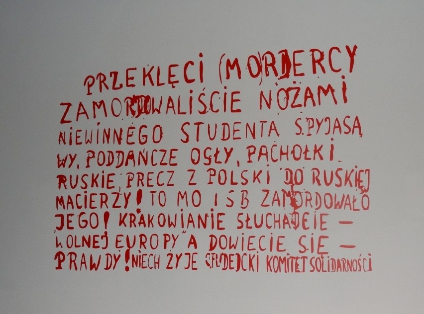 Kraków 1977 rok. Taki napis na murze ukazał się po śmierci...