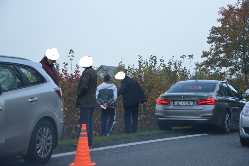 Kolejny kierowca zjechał na nie swój pas i spowodował kolizję trzech aut. Tym razem w Ługach