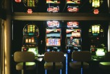 Policjanci z Olkusza zatrzymali właściciela nielegalnych automatów do gier hazardowych. W lokalu wpadł także mężczyzna posiadający narkotyki