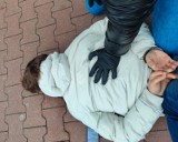 W ręce leszczyńskiej policji wpadł 21 – letni oszust. Obywatel Ukrainy czyścił konta oszczędnościowe