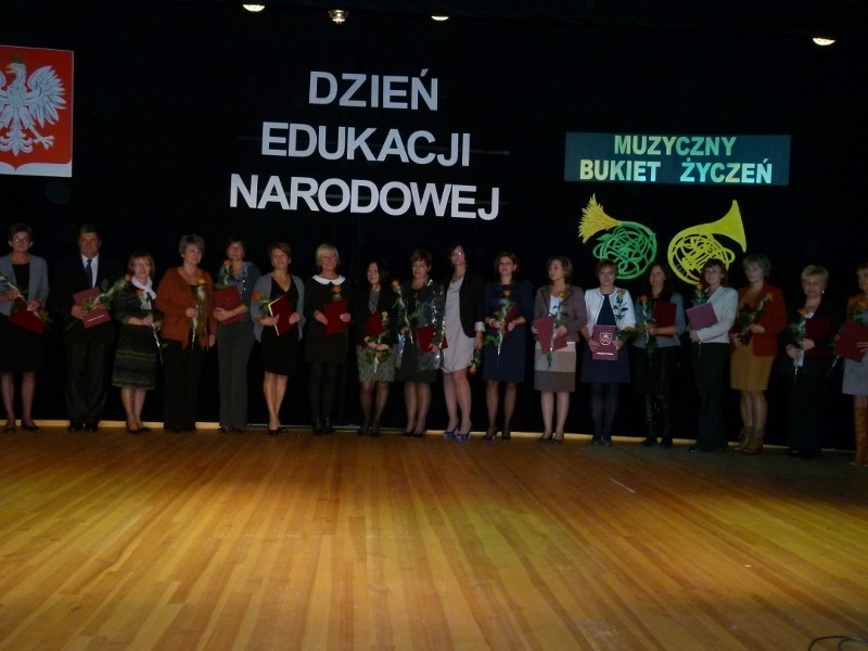 Dzień Nauczyciela w Tomaszowie Maz. Nauczyciele odebrali nagrody starosty i prezydenta w OK Tkacz