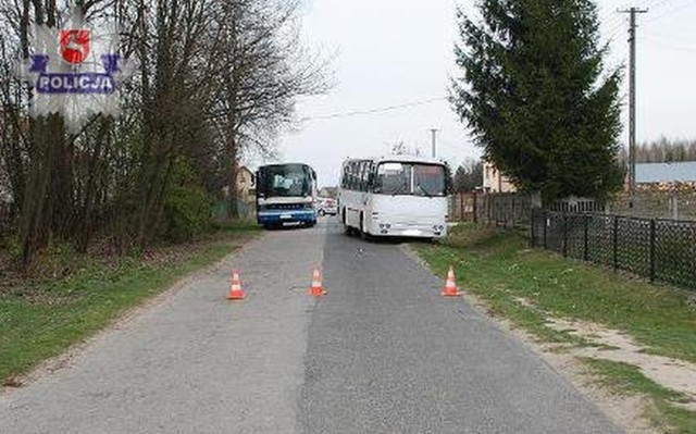 Radzyń Podlaski. Autokar potrącił 12-latka. Policjanci apelują o rozwagę.
