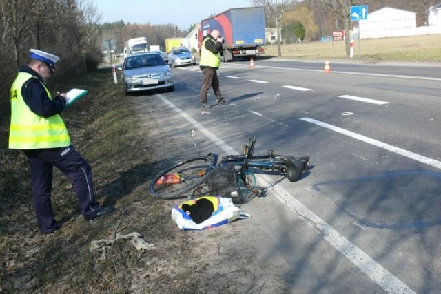 Wypadek koło Podanina. Auto potrąciło rowerzystę [FOTO]