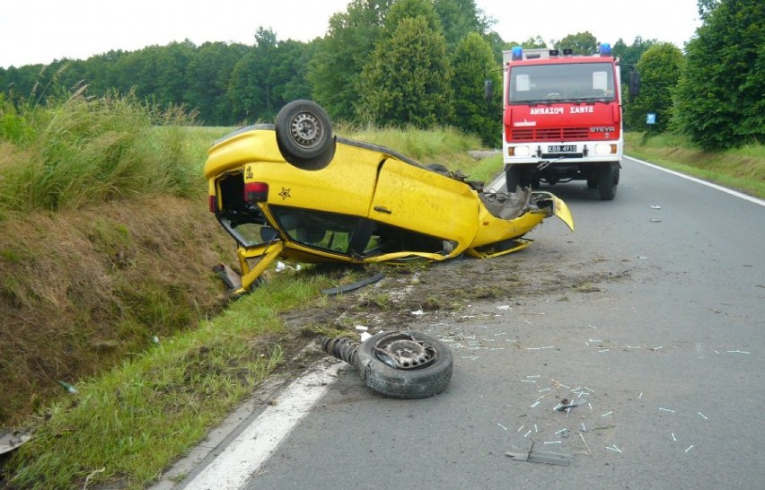 Wypadek w Bytomiu na ul. Stolarzowickiej. Pijana dachowała samochodem [ZDJĘCIA]