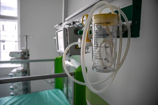 Ministerstwo zdrowia poinformowało, że w Polsce zmarło 653 osoby z koronawirusem