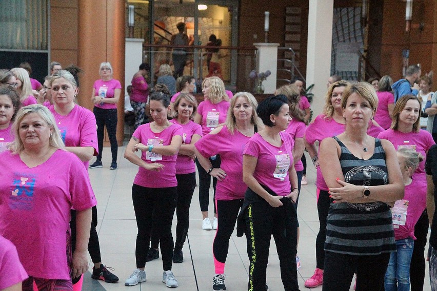 Maraton zumby w różowym kolorze w Legnicy [ZDJĘCIA]