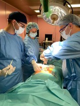 Lekarze WSS nr 2 w Jastrzębiu-Zdroju wszczepili pacjentce najnowocześniejszy i najmniejszy na świecie stymulator rdzenia kręgowego