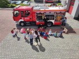 Przedszkolaki z Łasku z wizytą u miejscowych strażaków ZDJĘCIA