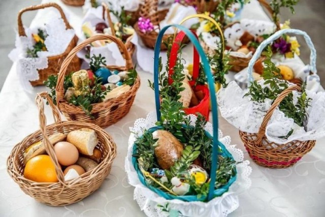 Każdy z pokarmów w koszyku do święcenia ma swoje symboliczne znaczenie