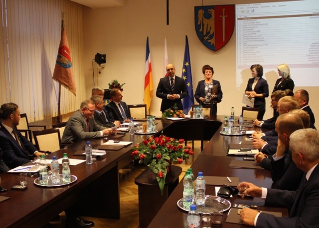 Na pierwszej sesji Rady Miasta w Żorach zaprzysiężono radnych oraz prezydenta.