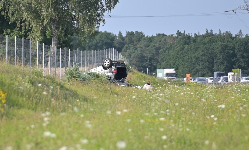 Wypadek na autostradzie A1 w Rulewie w powiecie świeckim. Zderzyły się dwa samochody, cztery osoby poszkodowane