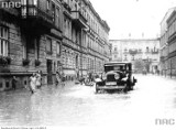 Powodzie w Krakowie - zalane budynki, ulice, parki. Zobacz archiwalne zdjęcia! [NAC]