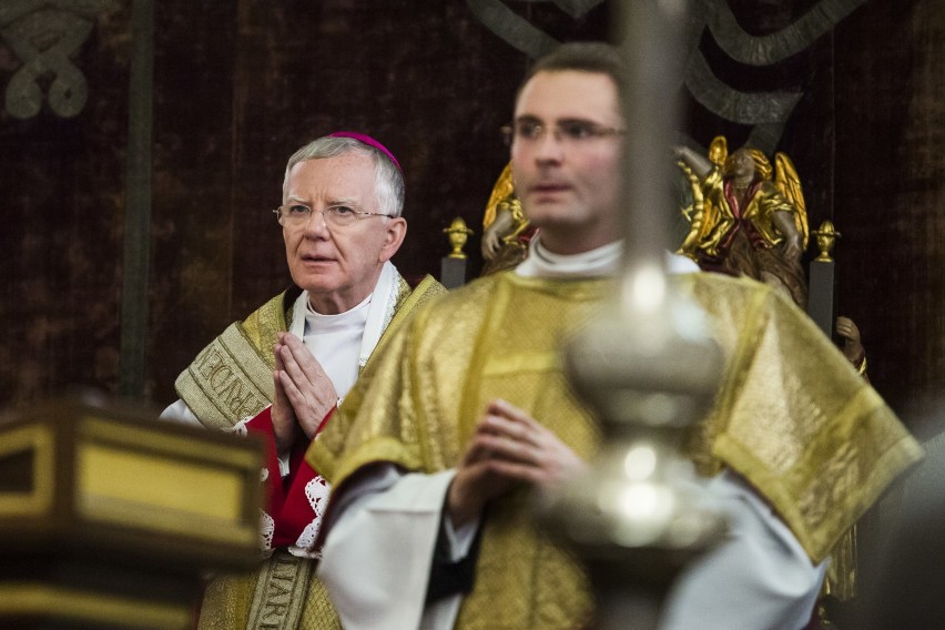 Arcybiskup Marek Jędraszewski zasiadł na Katedrze na Wawelu [ZDJĘCIA]