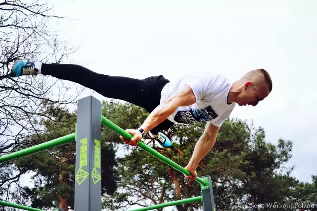 Street workout w Warszawie. Gdzie można ćwiczyć na drążkach? [SZCZEGÓŁOWA MAPA]