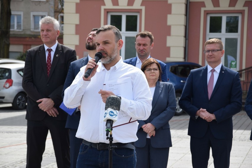 Krzysztof Matyjaszczyk z mocnym poparciem. Ministra Izabela Leszczyna oraz politycy Koalicji Obywatelskiej, Lewicy i PSL stoją za nim murem