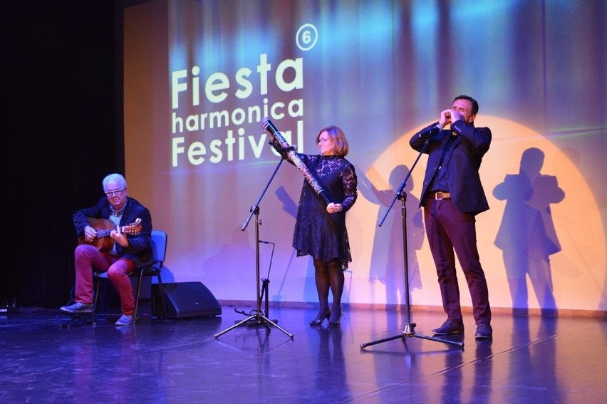 Zespół „Fiesta Amigos” to Mirek Dyjak na harmonijce ustnej i...