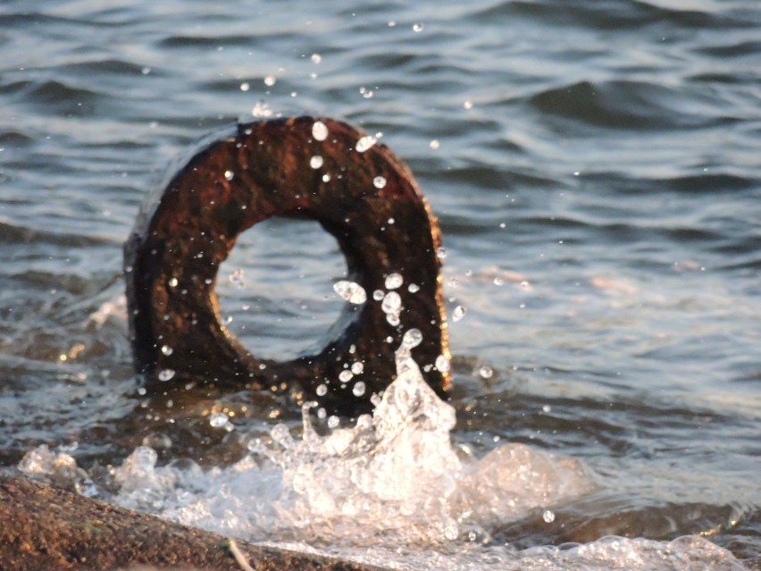 Świnoujście - listopadowa słota nad Bałtykiem też ma swój urok. Zobacz piękno morza