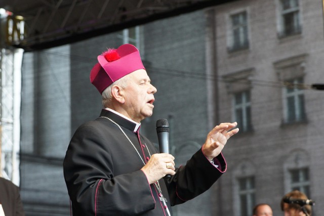 Biskup kaliski Stanisław Napierała.