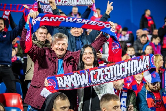 Kibice Rakowa Częstochowa na meczu z Widzewem Łódź. Remis na stadionie przy Limanowskiego