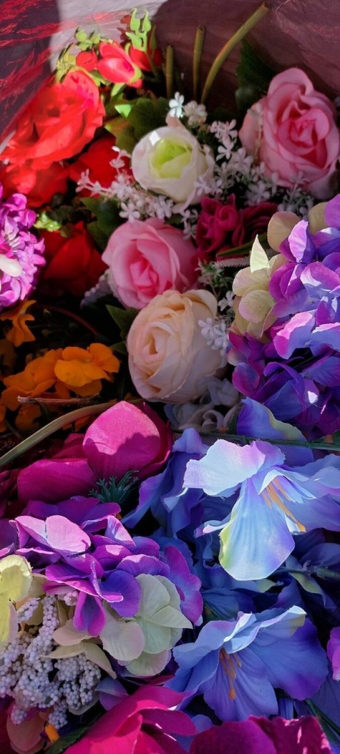 55-latka kradła kwiaty na cmentarzu. Została ujęta przez...
