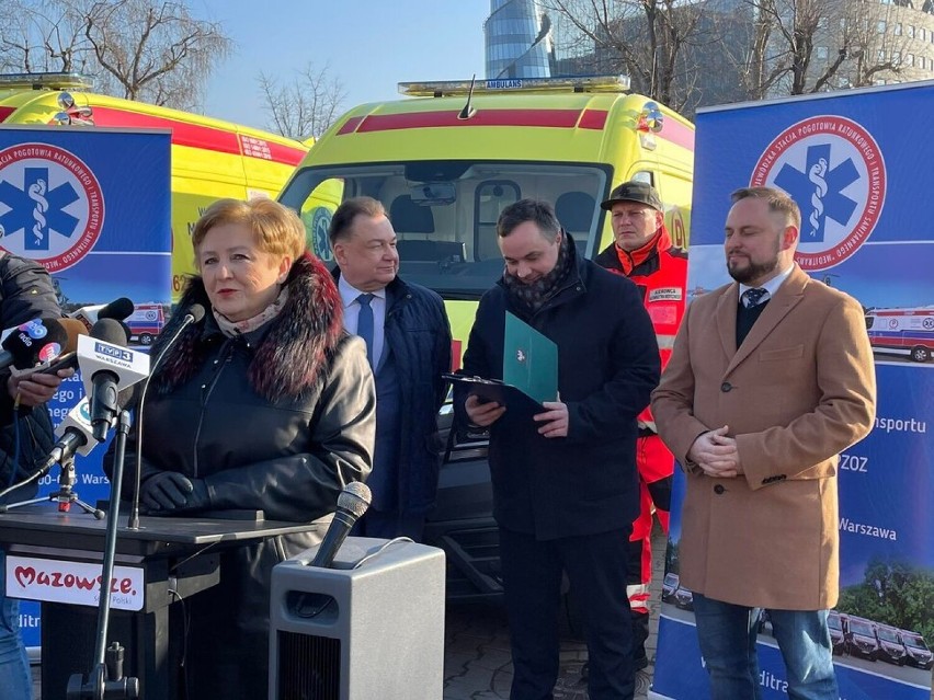 Nowe karetki dla Warszawy. Wśród nich pierwszy ambulans do przewozu osób z otyłością