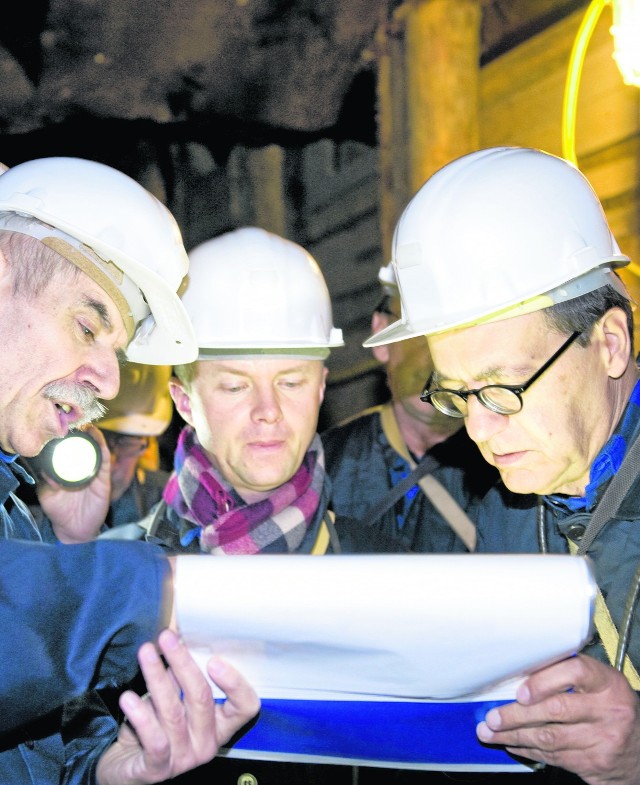 Prof. Massimo Preite (z prawej) w bocheńskiej kopalni