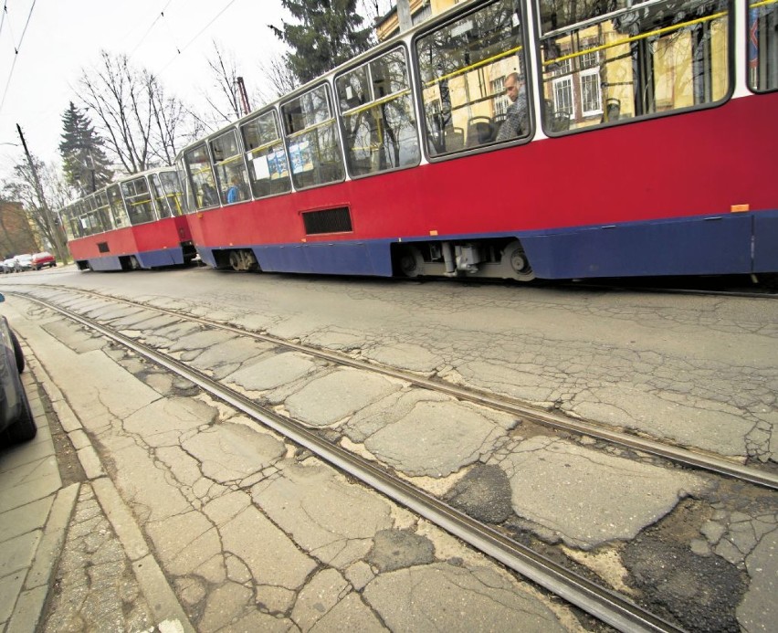 Bielawy doczekają się remontu. Drogowcy ogłosili przetarg na jego wykonawcę [zdjęcia]