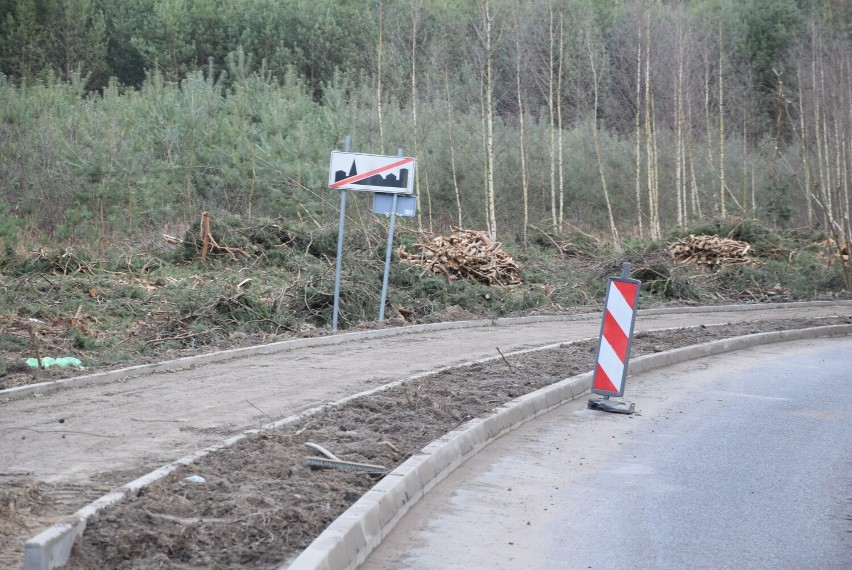 Trwa budowa ścieżki rowerowej. Połączy Zduny z Chachalnią [ZDJĘCIA + FILM]