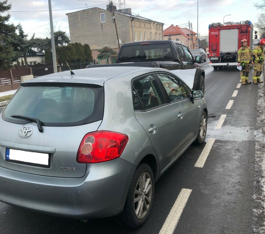 Zderzenie dwóch aut na ulicy Warszawskiej w Kaliszu