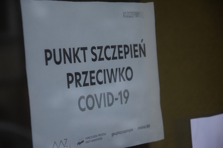 Szczepienia nauczycieli w Zduńskiej Woli. Zgłosiła się połowa