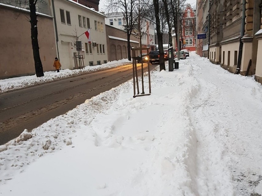 Miejski Zarząd Dróg w Opolu przyznaje, że chodniki są słabo...