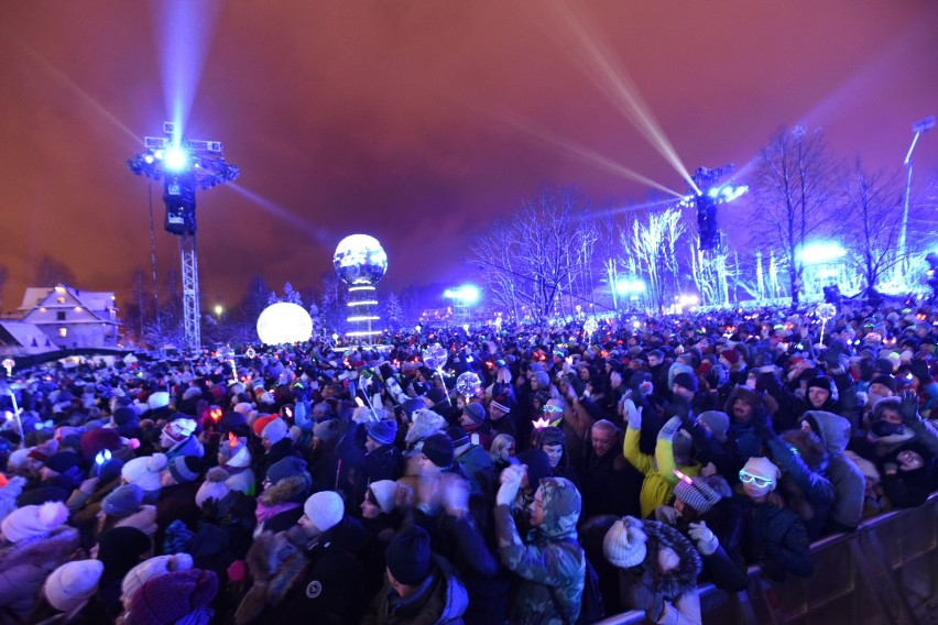 Sylwester Marzeń w Zakopanem. Tłumy bawią się pod Giewontem [ZDJĘCIA]