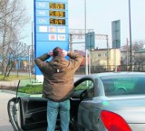Ropa tanieje. Czy pójdą za tym ceny benzyny?