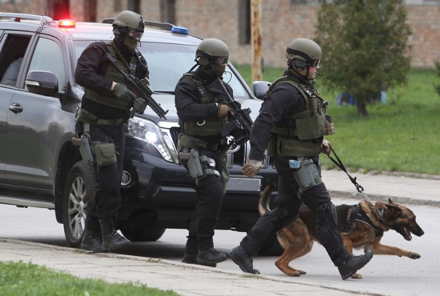 Nauczyciele obejrzeli film przygotowany przez policjantów. Uczyli się m.in., jak komunikować się z policją w przypadku zagrożenia terroryzmem.