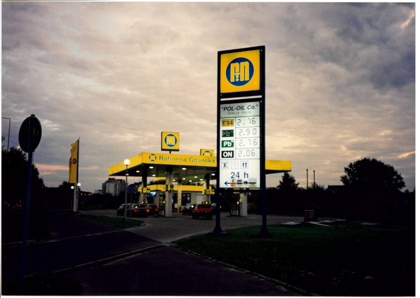 Stacja benzynowa przy al. Sikorskiego, 1.10.1999 r.
