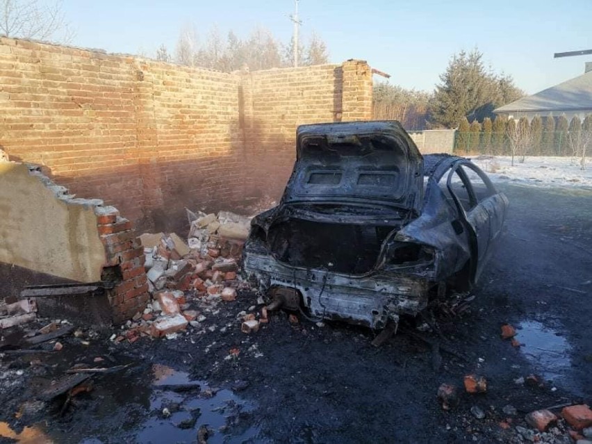 Zrzutka dla rodziny z ul. Hubala w Tomaszowie. Pożar zniszczył samochód i budynki gospodarcze