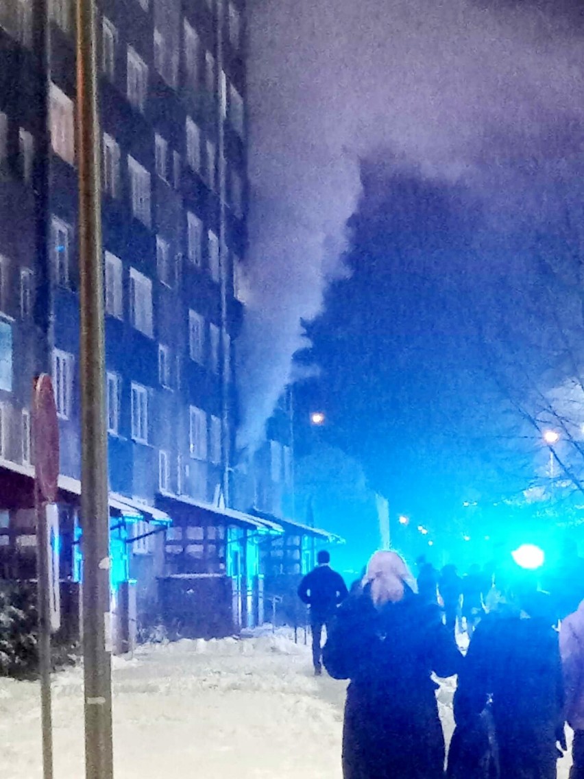 Ogień wybuchł w mieszkaniu bloku przy ul. Ratowników