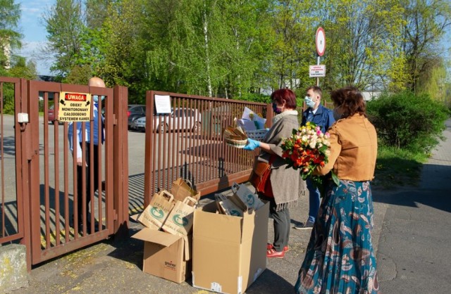 Radni wspierają personel bytomskiego domu pomocy społecznej. Zobacz kolejne zdjęcia. Przesuwaj zdjęcia w prawo - naciśnij strzałkę lub przycisk NASTĘPNE >>>