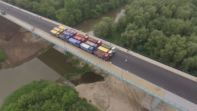 Przez dwa dni sprawdzane będzie próbne obciążenie mostu w Kamieniu