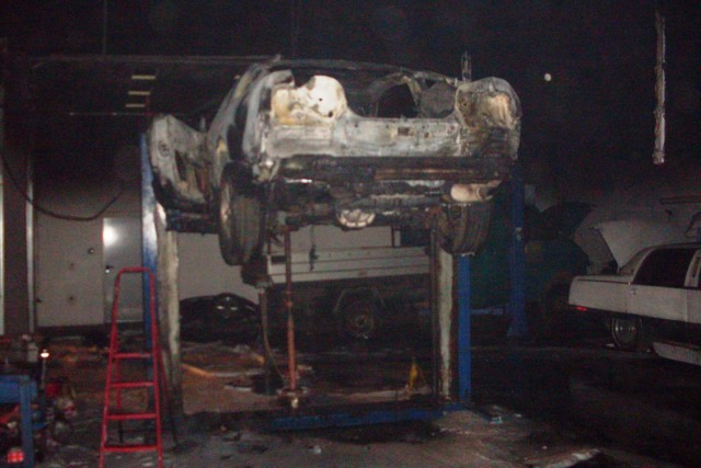 Pożar warsztatu samochodowego w Koninie