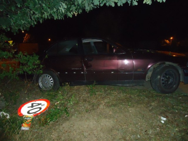 Wypadek w Jastrzębiu: pijany 22-latek wjechał w znak drogowy
